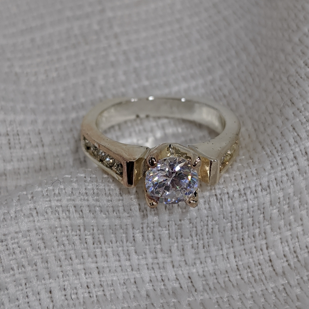 Fashion ring